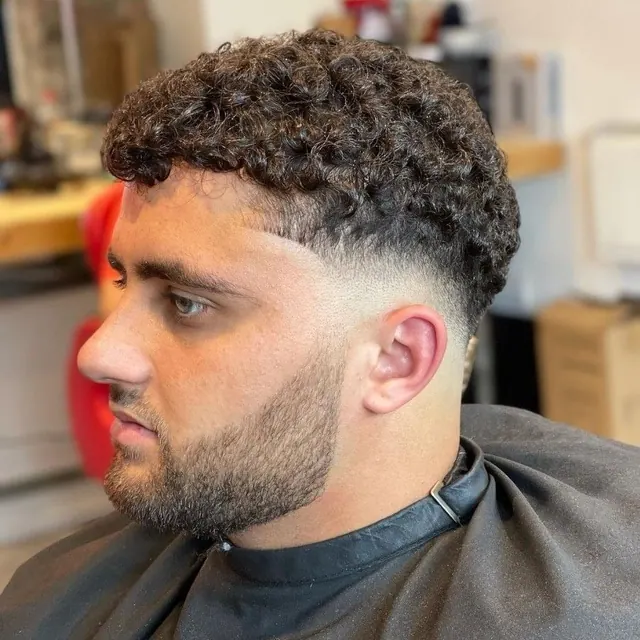 A curly fade at Barberianz